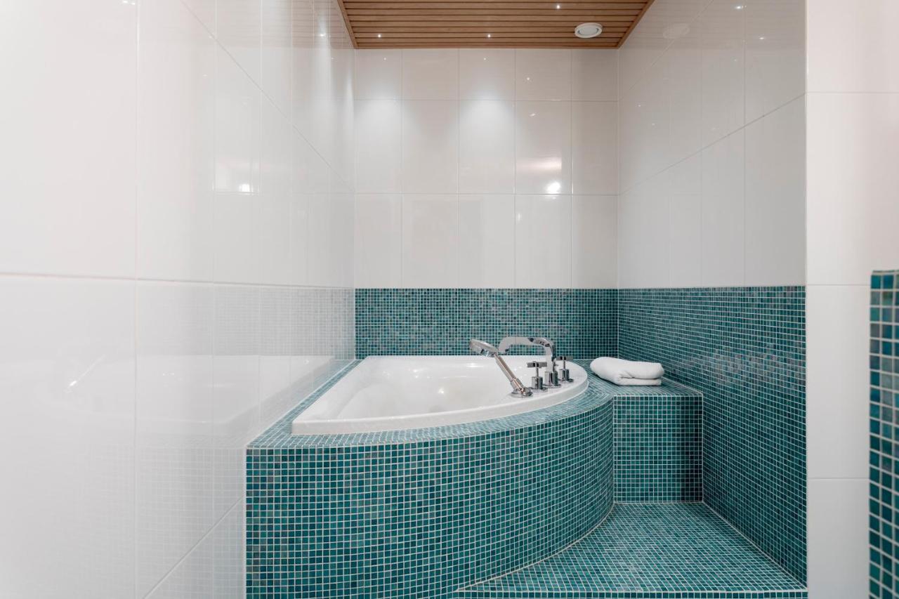 2Ndhomes Luxury Kamppi Center Apartment With Spa And Terrace ヘルシンキ エクステリア 写真